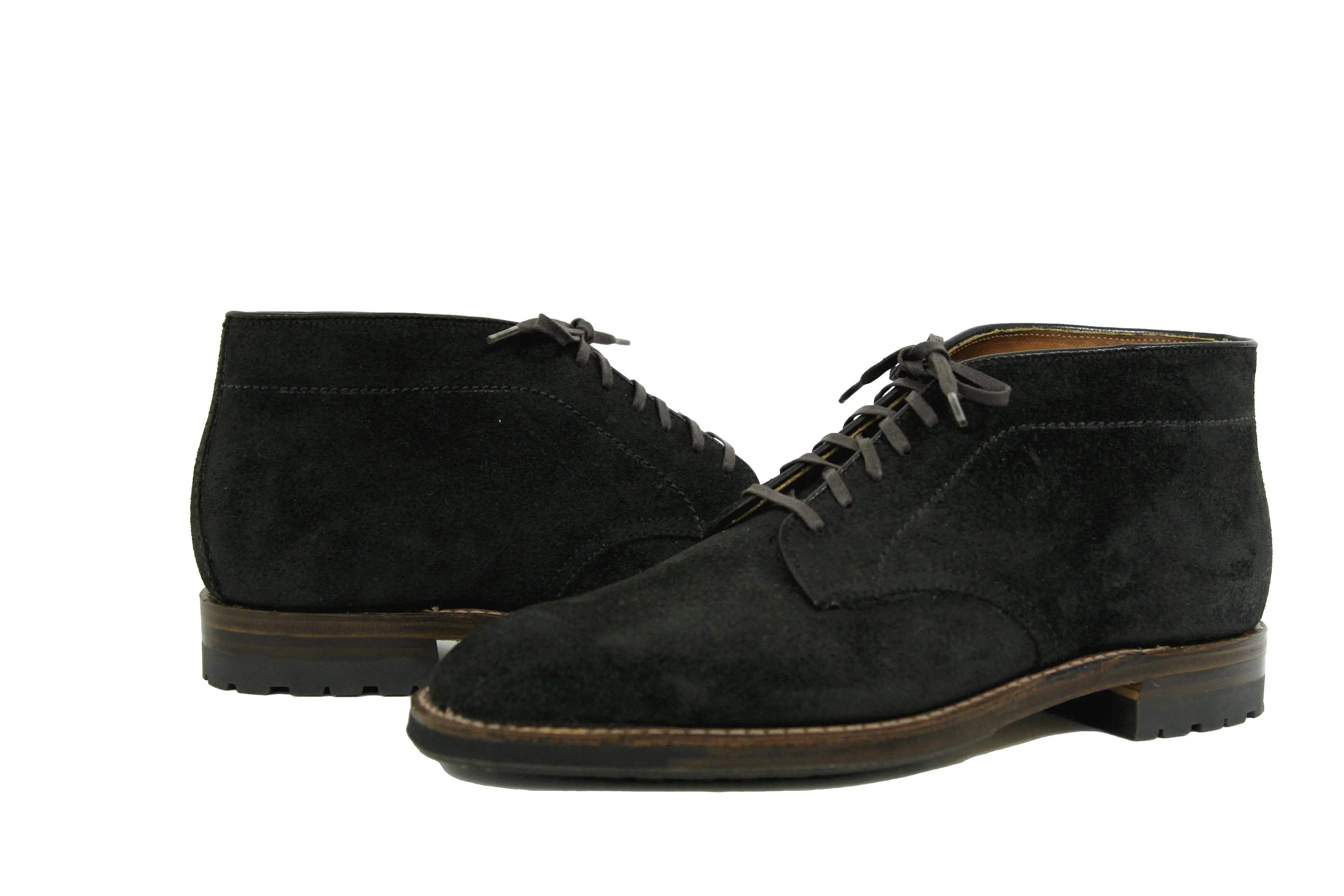 Alden Six Eyelet Rough Out Suede Chukka