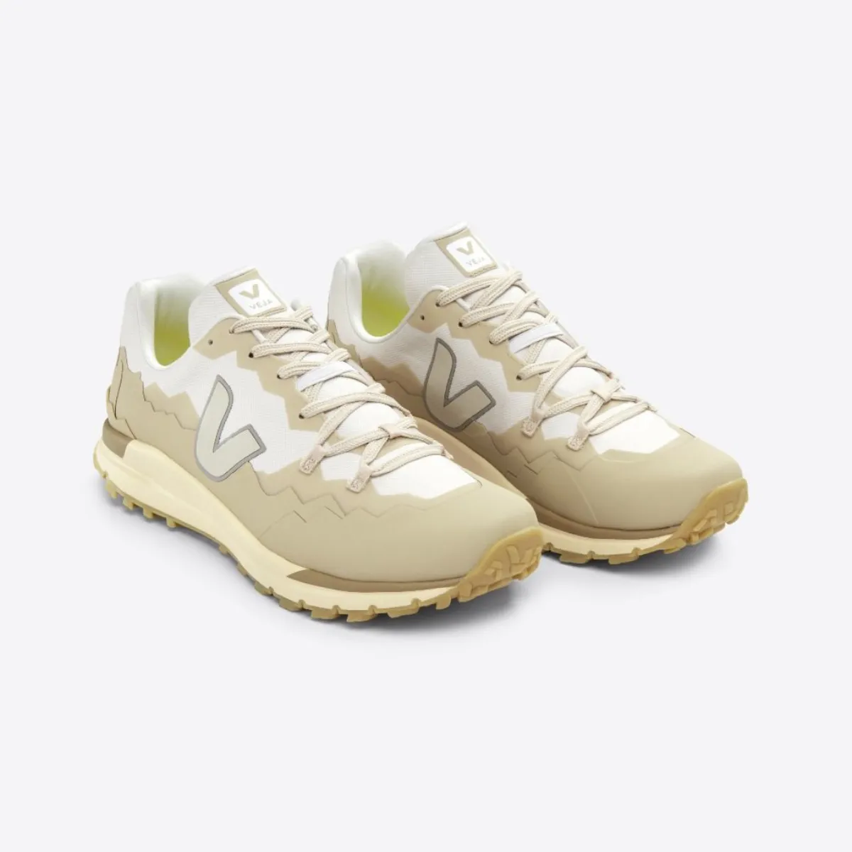 Veja   Fitz Roy Trek-Shell Gravel/Pierre/Almond (men)