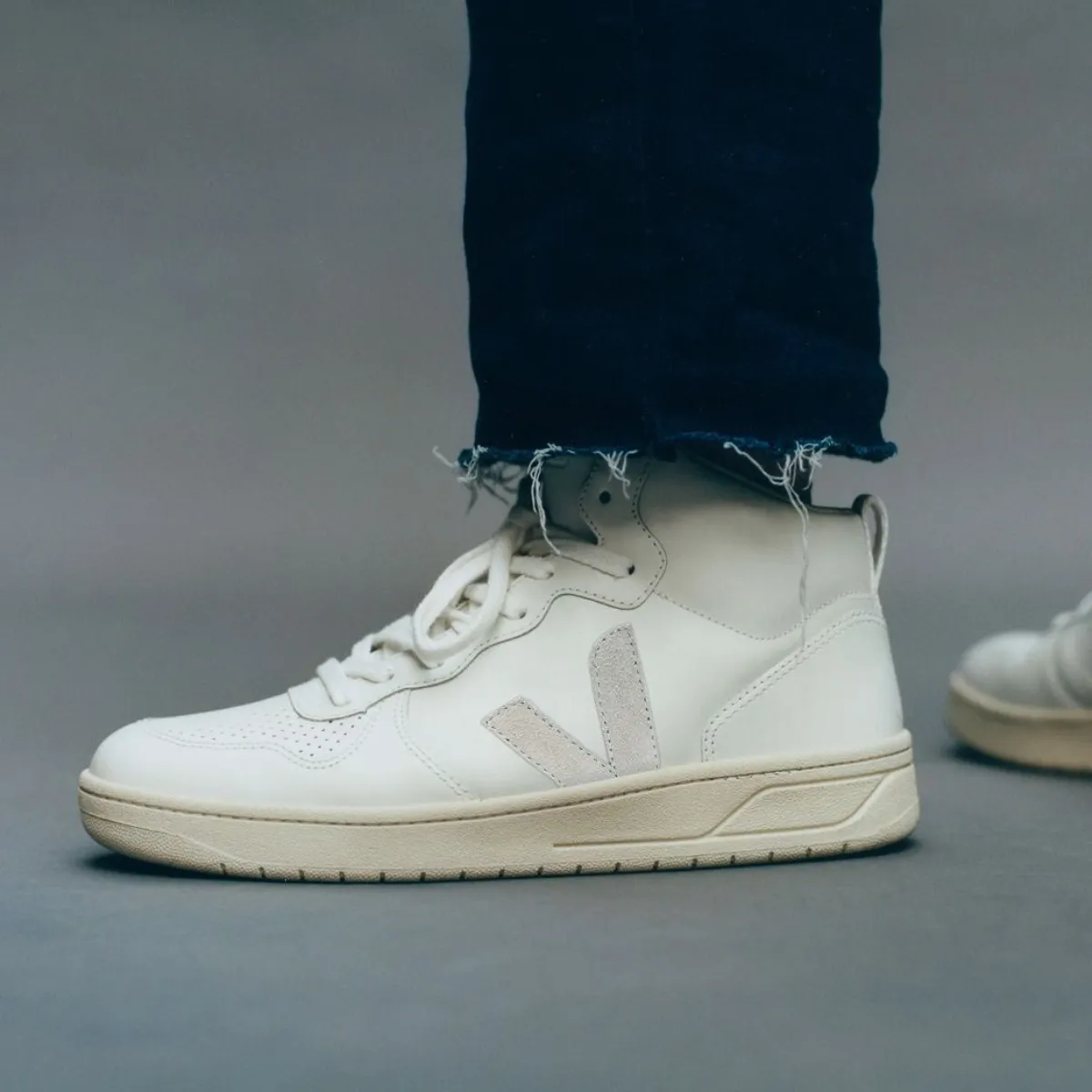 Veja   V-15 Leather Extra-White Natural (men)