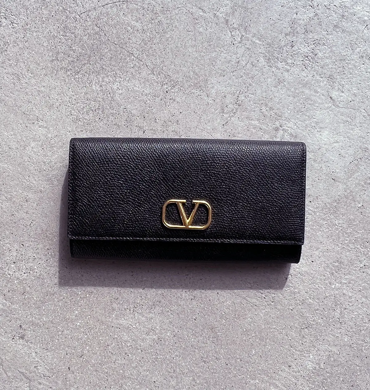 VLogo Signature Continental Wallet, Black