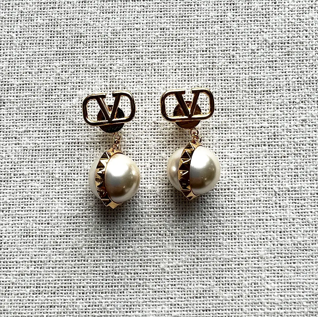 VLogo Studded Pearl Earrings