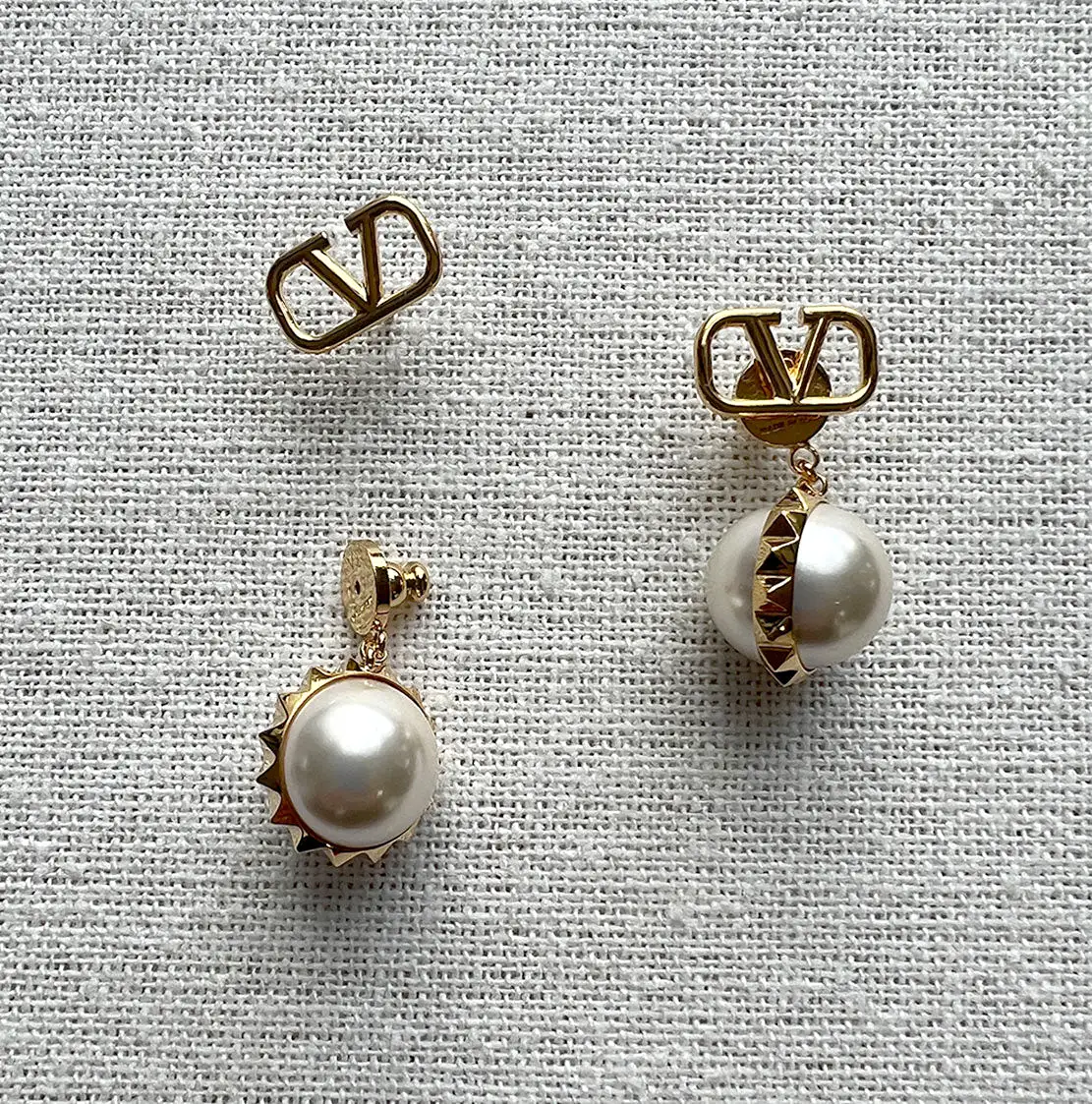 VLogo Studded Pearl Earrings