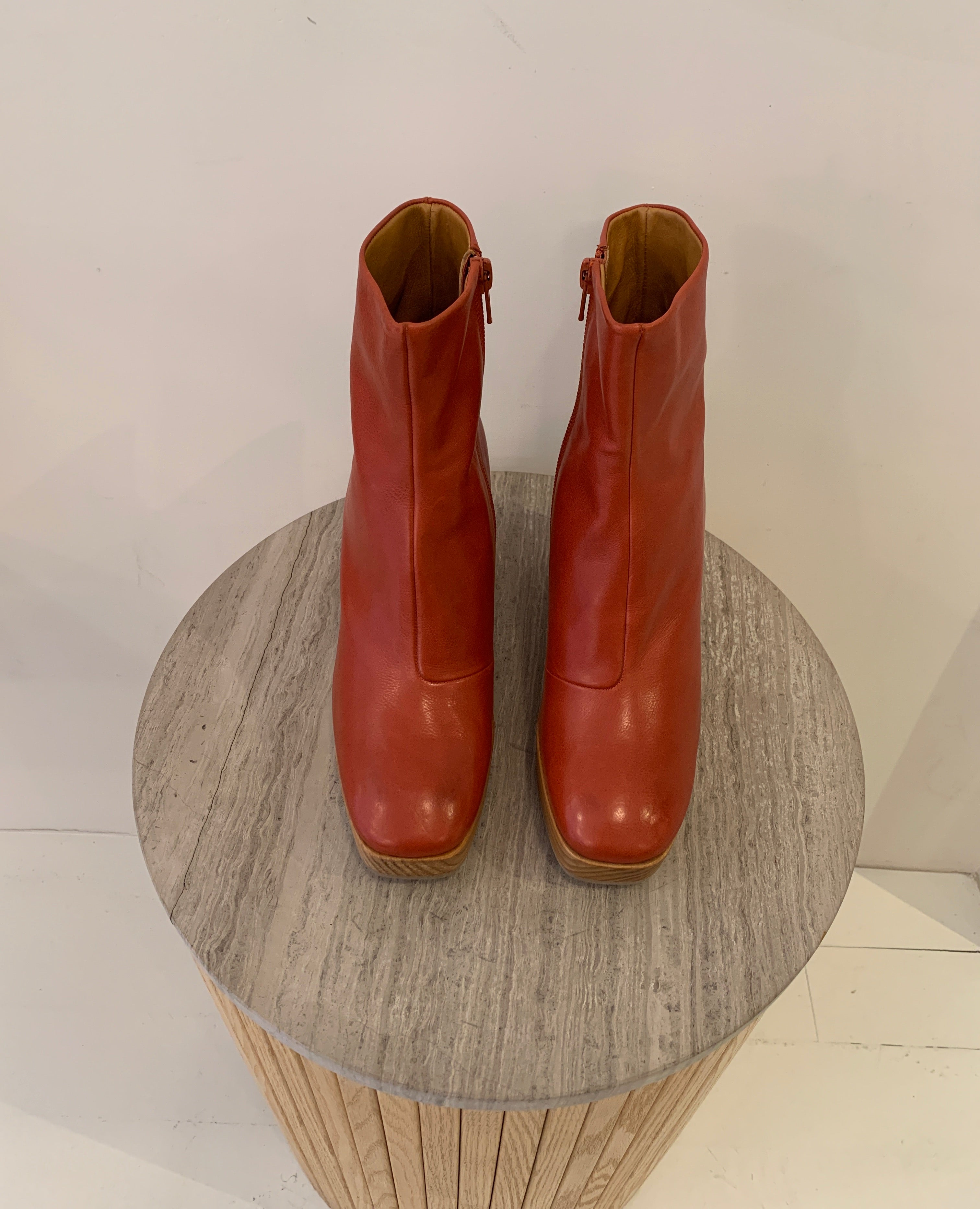 Warehouse Sale - Varuna Clog Brick Leather